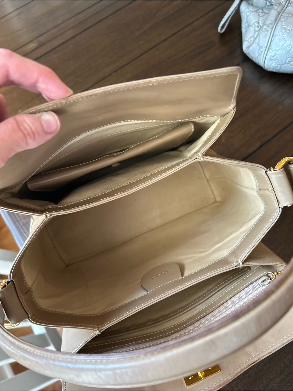 Gucci Ivory/Beige Top-Handle Handbag with Gold-Tone Closure - Picture 5 of 12